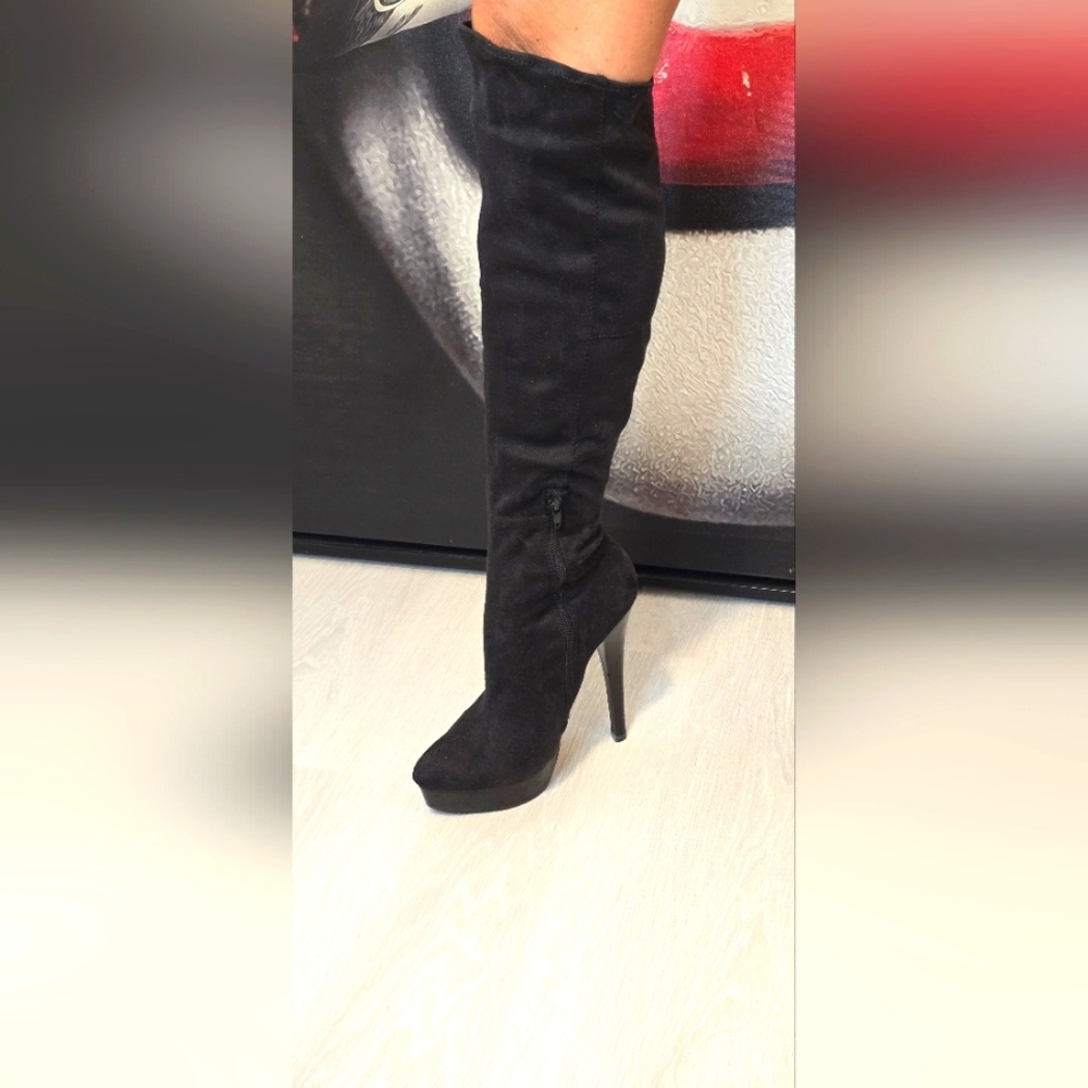 Steve Madden, size8, black above knee boots. 6 inch heel, 1 inch platform.